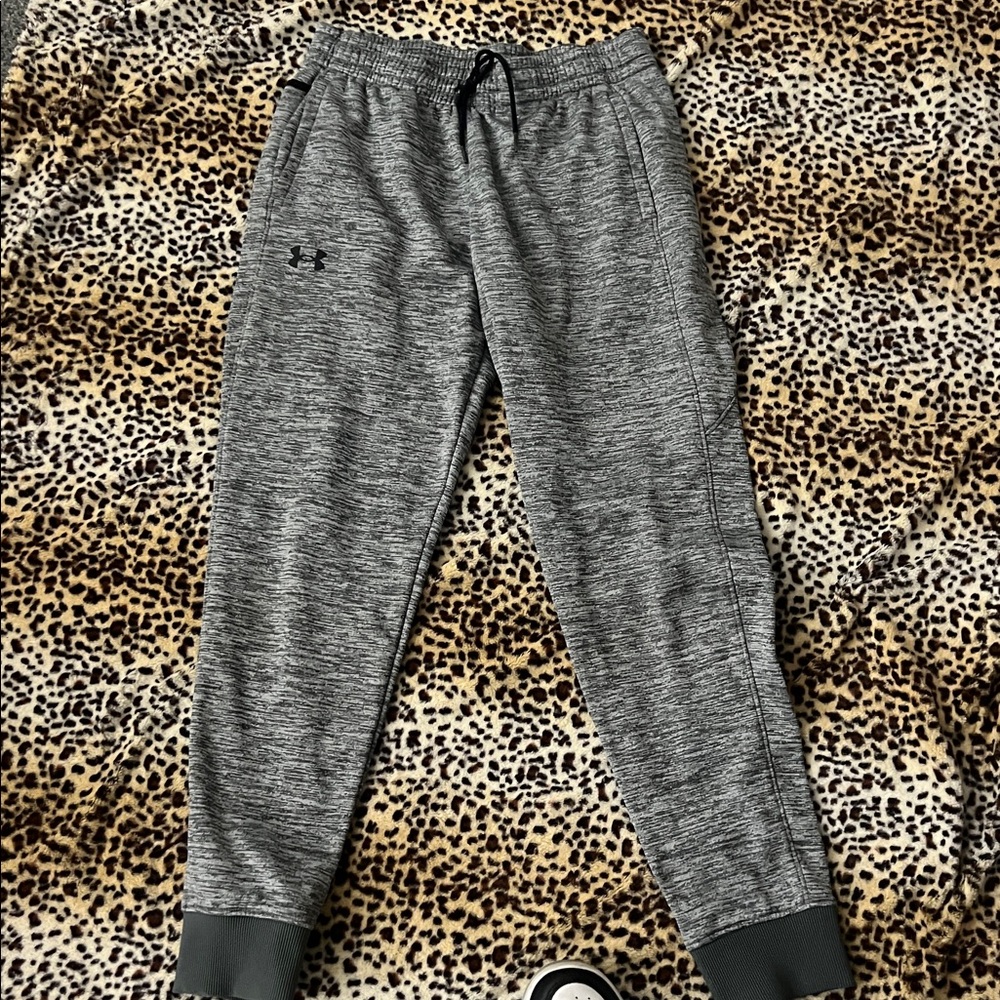 Under Armour ColdGear Fleece in Gray. Youth.